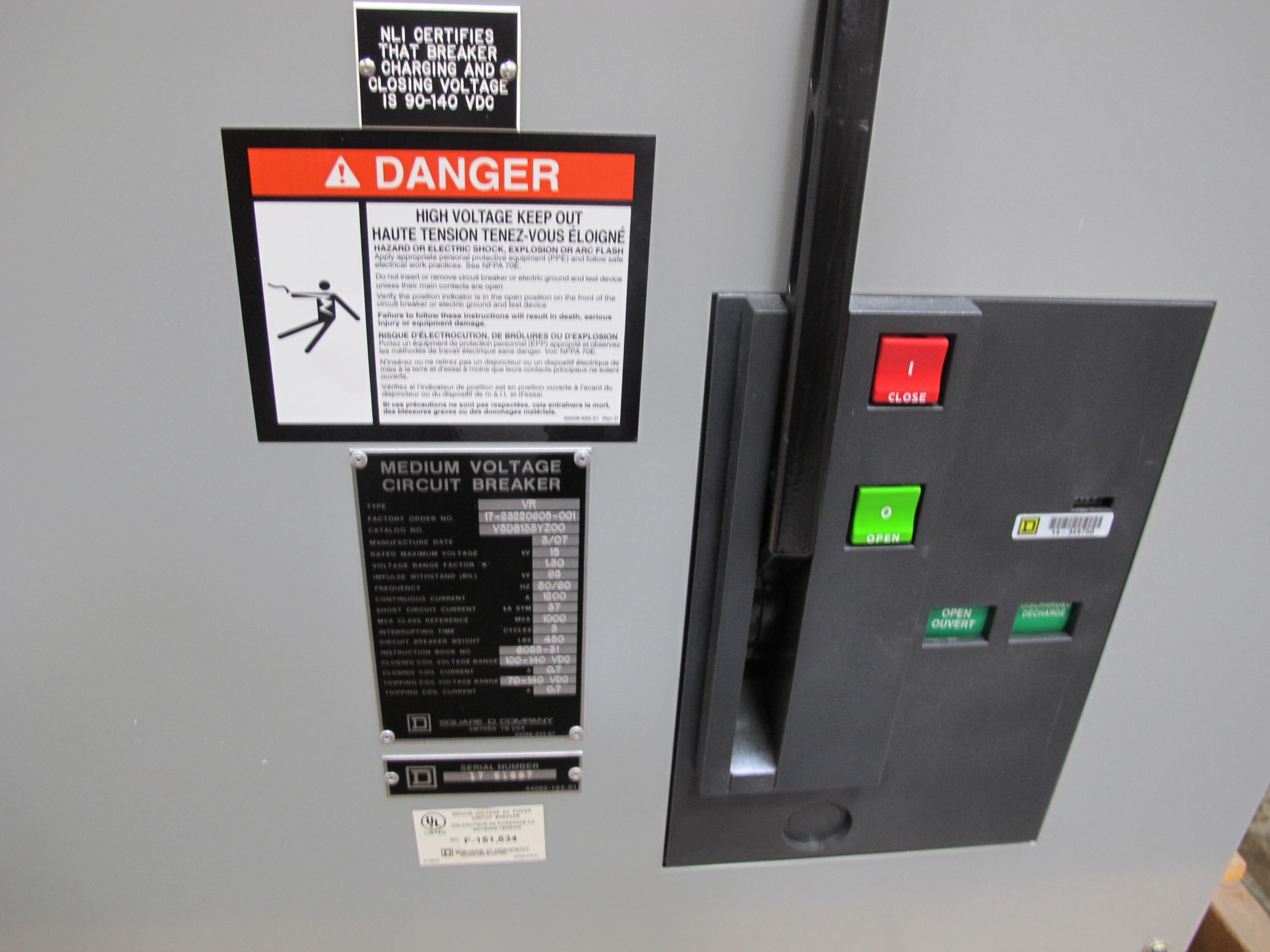 SQUARE-D MEDIUM VOLTAGE CIRCUIT BREAKER, MODEL# F-151, 534, MAX VOLTAGE 15 KV, FREQUENCY 50/60 HZ. LOADING & HANDLING FEE $15-4021